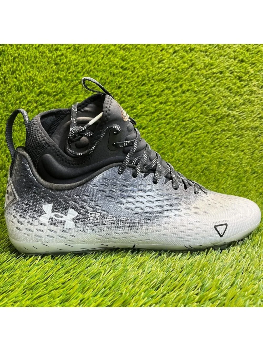 Under Armour Spotlight Lux MC 2.0 Mens Size 10.5 Black White Football Cleats